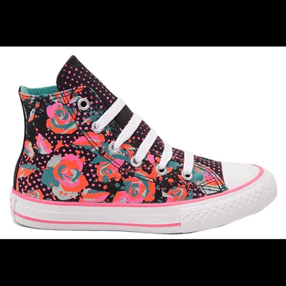 NWT Converse Junior size 5